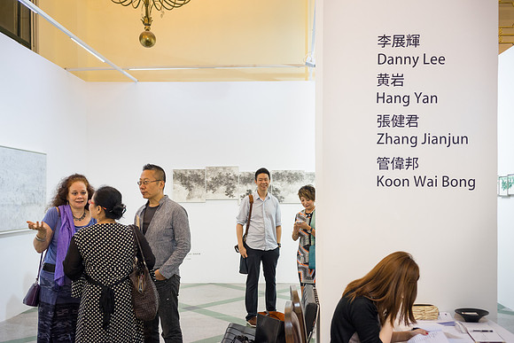 Leo Gallery