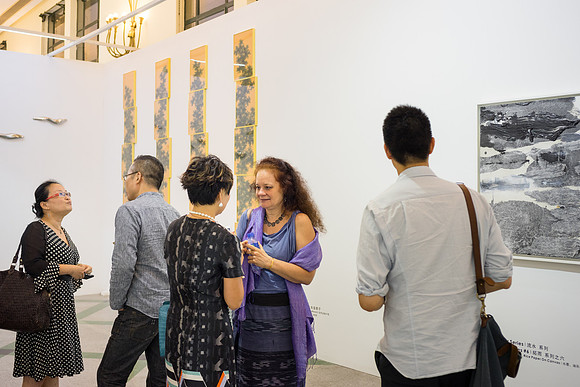 Leo Gallery