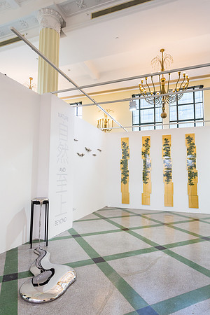 Leo Gallery
